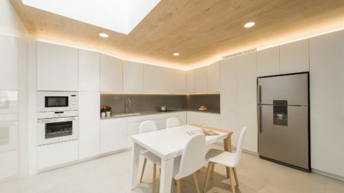 Iluminación de cocina con downlight LED swap de Arkoslight en Qmadis
