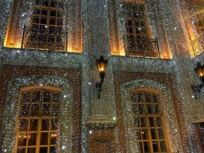 enchufe distrito Matrona Luces de Navidad para edificios. 7 tips para decorar | Qmadis